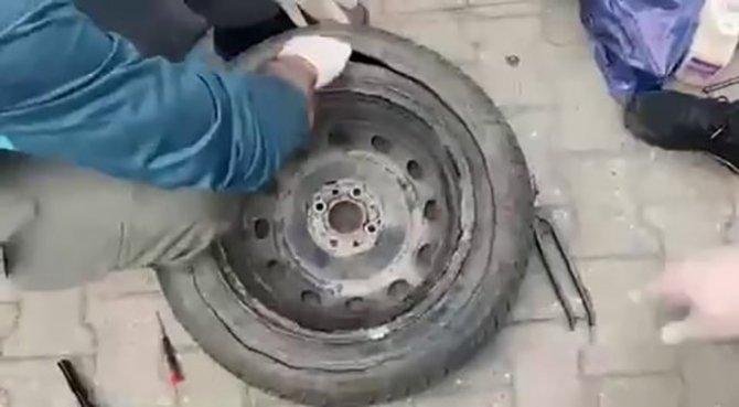Stepne Lastiğini Yarıp İçerisine Uyuşturucu Saklamışlar