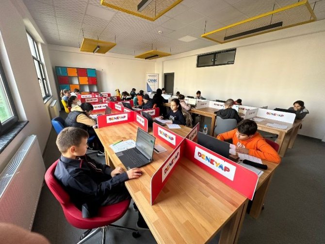 Çocuklar Ve Gençler Geleceğe Hazırlanıyor