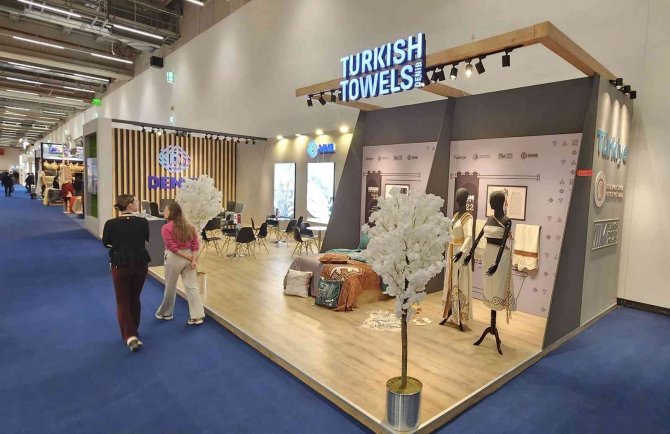 Deni̇b 79 Üyesinin 2023 Koleksiyonlarını Almanya’da Görücüye Çıkardı