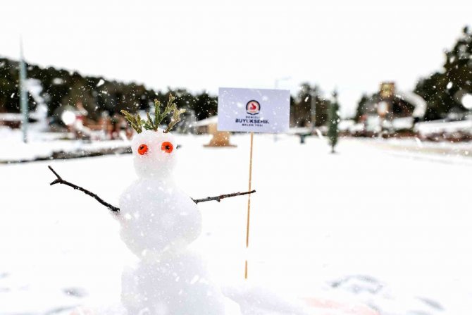 Teleferik Beyaza Büründü, Kayak Merkezinde Kar Kalınlığı 1 Metreyi Aştı