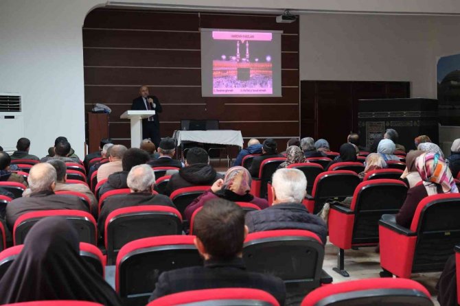 Kutsal Topraklara Gedecek Umrecilere Eğitim