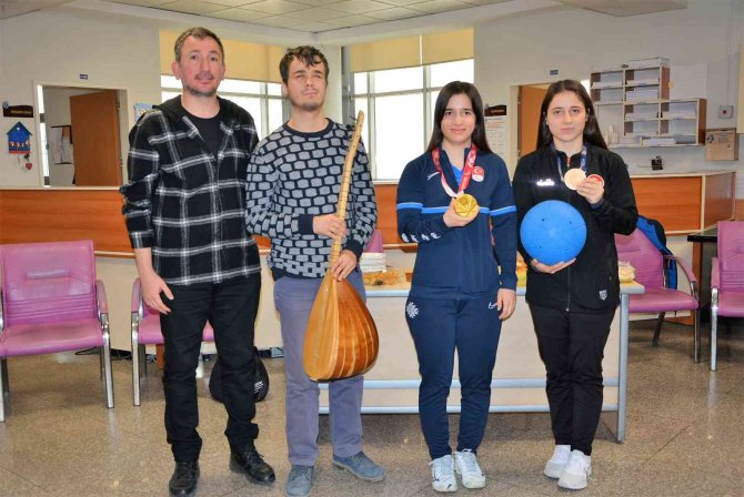 Şampiyonlar Başarı Öykülerini Paylaştı