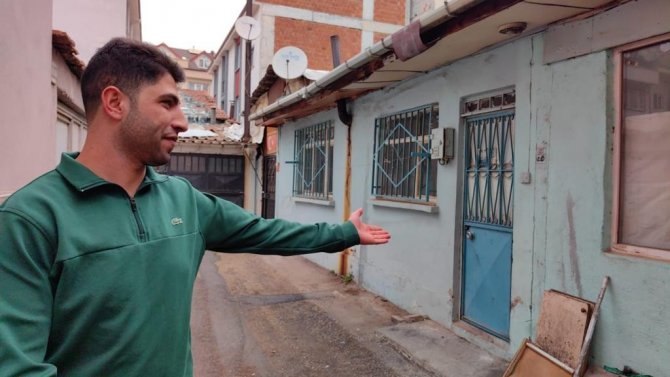 Böyle Ev Sahibi Düşman Başına