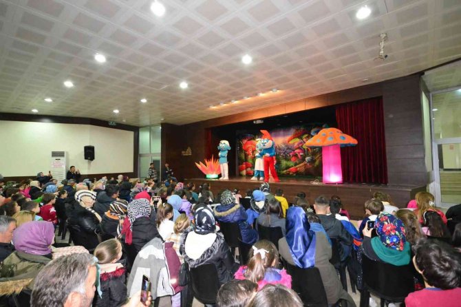 Gedizli Çocuklar ’Şirinler’ İle Eğlendi