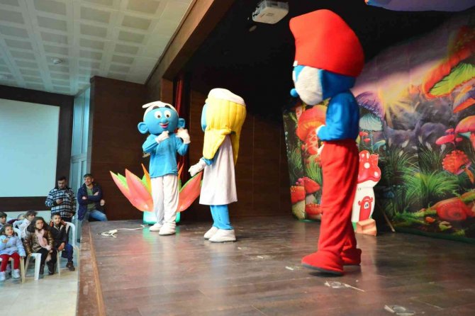 Gedizli Çocuklar ’Şirinler’ İle Eğlendi