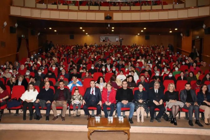 Hastane Çalışanlarının Tiyatro Oyunu İlgiyle İzlendi