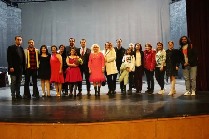 Hastane Çalışanlarının Tiyatro Oyunu İlgiyle İzlendi