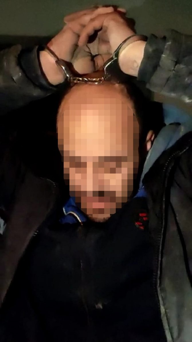 Şüpheli, Apartmanın Havalandırma Boşluğunda Yakalandı