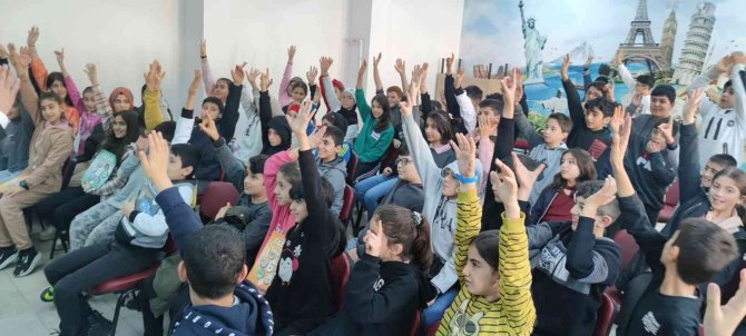 Bingöl’de Gönüllü Öğretmenlerden Ana Dilde Eğitim Seferberliği