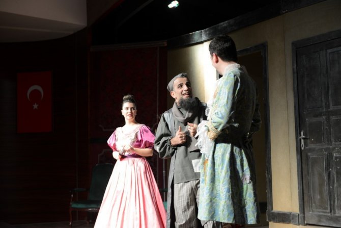 Moliere’in Cimrisi İ̇negöl’de Kahkaha Tufanı Yaşattı