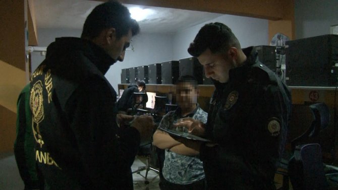 Arnavutköy’de Polis Ekipleri Tarafından Okullar Ve Çevresinde Denetim Yapıldı