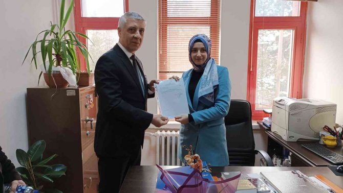 İ̇yi̇ Parti İ̇l Başkanı Yılmaz Mazbatasını Aldı