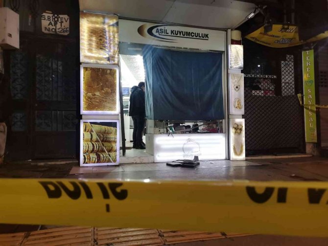 İ̇zmir’de Kuyumcu Soygunu: 5 Bin Lira Değerinde Ziynet Eşyası Çalındı