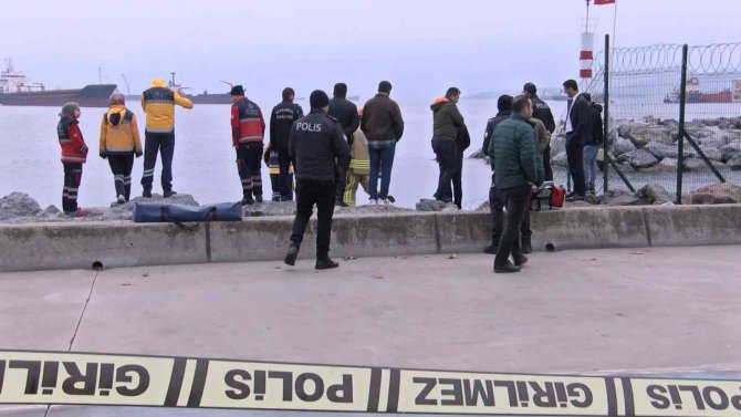 Günlerdir Kayıp Olan Eşinin Cansız Bedenini Sahilde Buldu