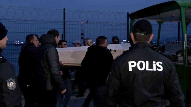 Günlerdir Kayıp Olan Eşinin Cansız Bedenini Sahilde Buldu