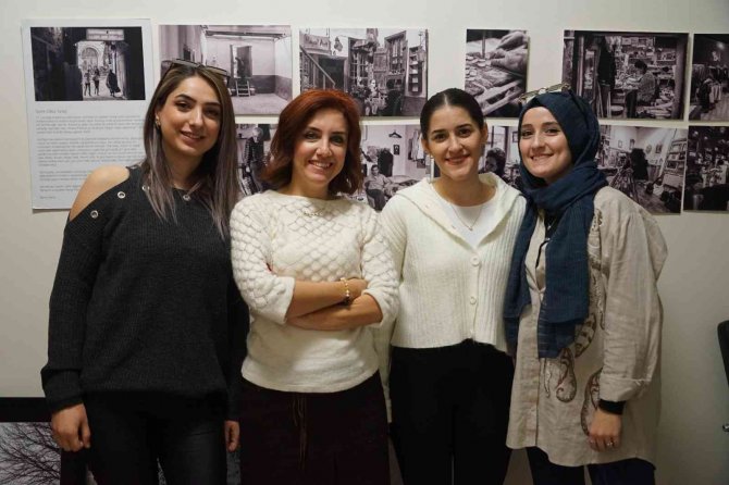 Üniversite Öğrencileri, Hazırladıkları Geri Dönüşüm Projesiyle Köy Okulundaki Çocukların Yüzünü Güldürdü