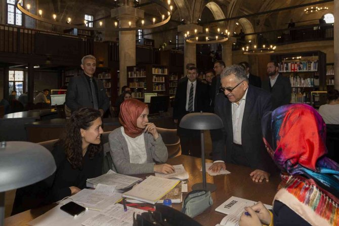 Kayseri’nin Kültür Hazinesi Büyükşehir Kütüphaneleri’nden 2022’de Yaklaşık 2 Milyon Kişiye Hizmet