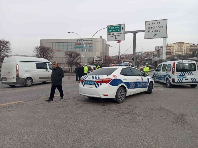Otomobil Çarpması Sonucu Hayatını Kaybeden Yayanın Üzerinden Pompalı Silah Ve Bıçak Çıktı
