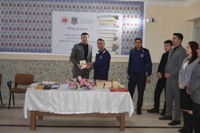 Tavşanlı Adliyesi’nde Kitap Bağış Stantı
