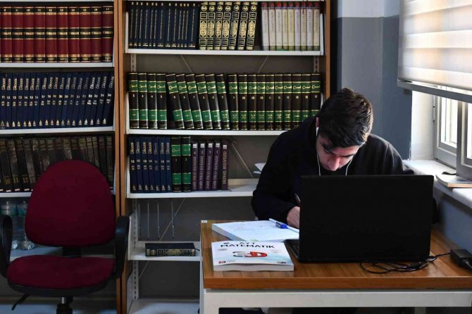 Kütüphane Ve Çalışma İstasyonları, Başkentli Öğrencileri Bekliyor