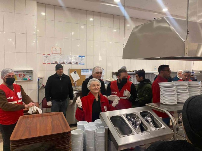 Kızılay’dan Öğrencilere Çorba İkramında