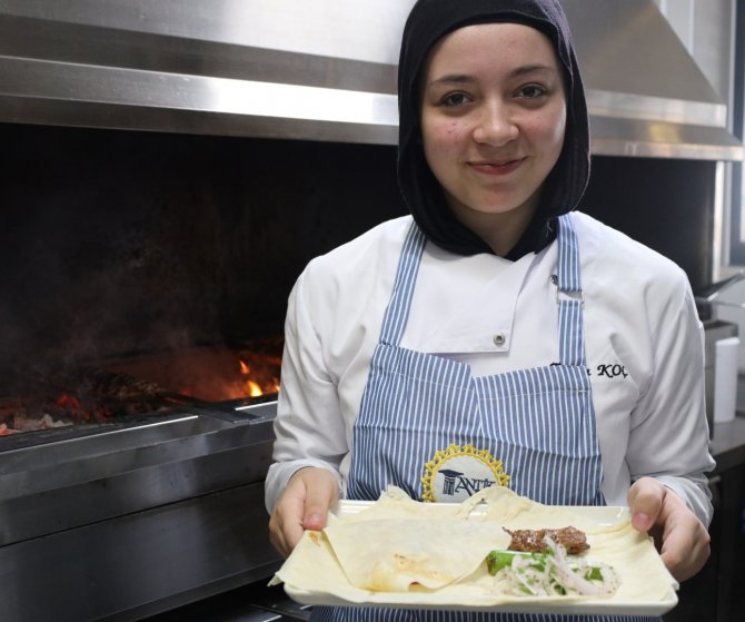 Antik Akademi’den Aşçı Adaylarına "Kebap" Eğitimi