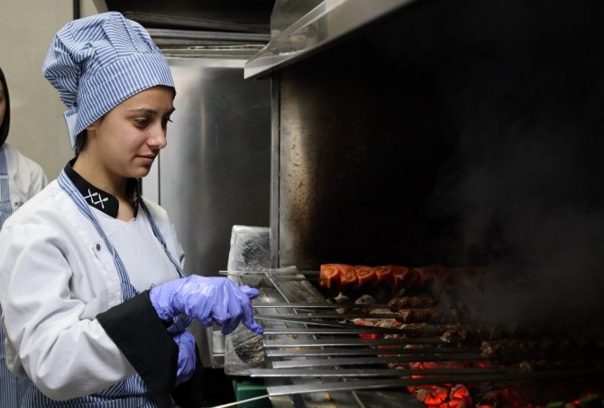 Antik Akademi’den Aşçı Adaylarına "Kebap" Eğitimi