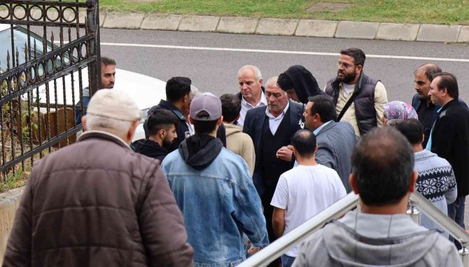 Öldürülen Kardeşinin Duruşmasında Tercümanı Jiletle Yaralamıştı, Hakim Karşısına Çıktı