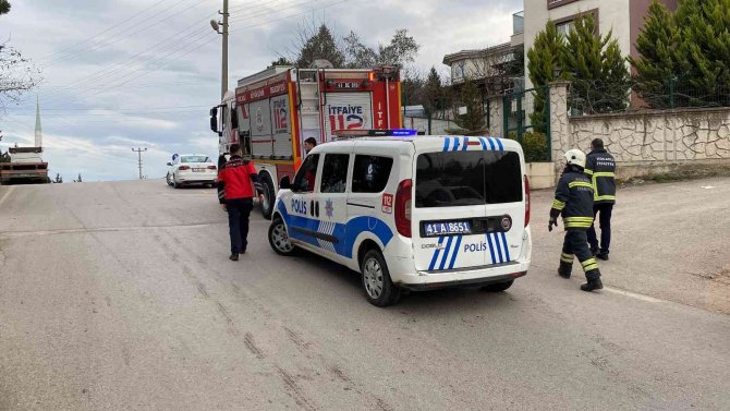 Kontrolden Çıkan Otomobil Elektrik Direğine Çarptı