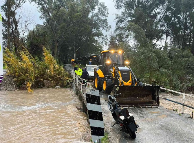 Saklıkent Ve Feslikan Yaylalarında Kar Geçit Vermedi