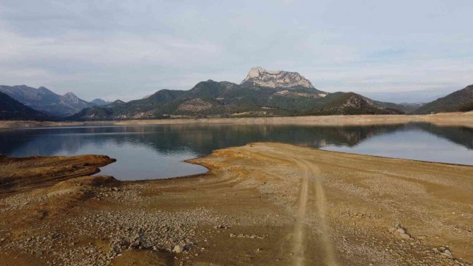 Kuraklık Tehlikesi: Adana Kozan Barajında Su Seviyesi Yüzde 27’ye Düştü