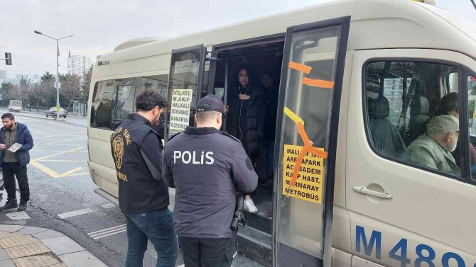 Küçükçekmece’de Asayiş Uygulamasında Sürücülere Ceza Yağdı