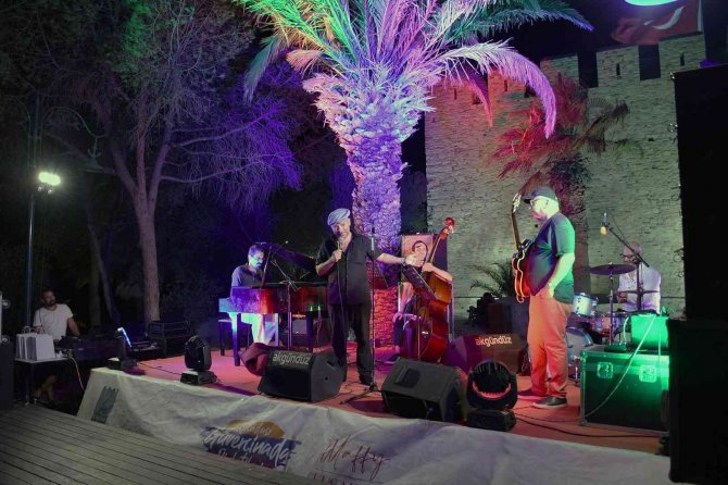 Kuşadası 2022’de Sanatla Güzelleşti