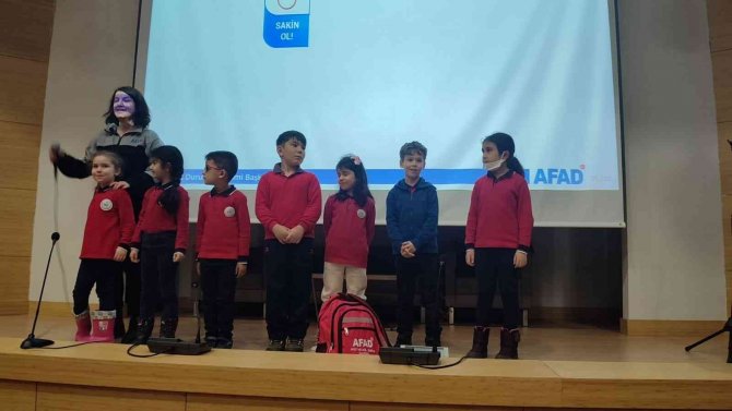 Afad Deprem Eğitimlerine Devam Ediyor