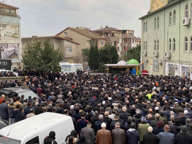 Beşinci Kattan Boş Havuza Düşen Öğretmen, Son Yolculuğuna Uğurlandı