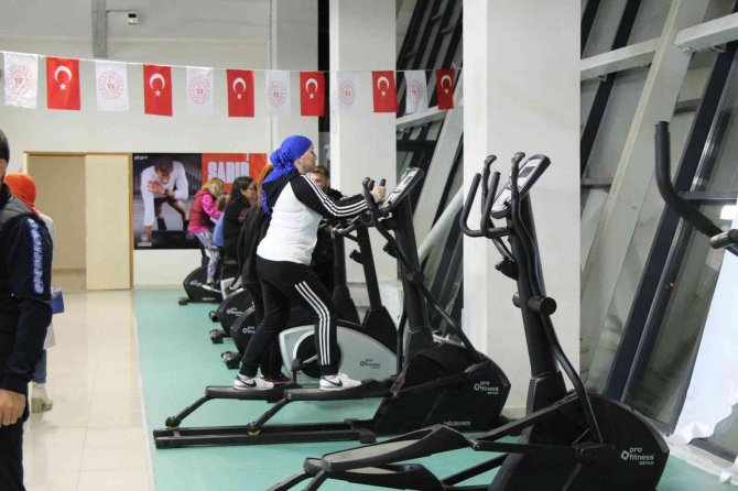 Menteşe’de Ücretsiz Fitness Salonu Açıldı