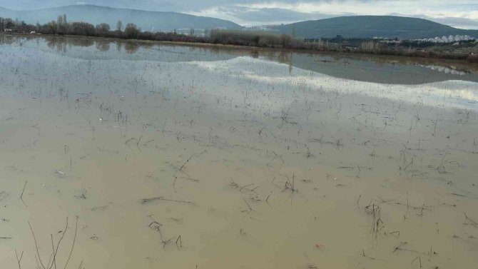 Karabağlar Yaylası Yağışlar Sonrası Göle Döndü