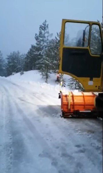 Murat Dağı Termal Kayak Merkezi’ne Mevsimin İlk Karı Yağdı