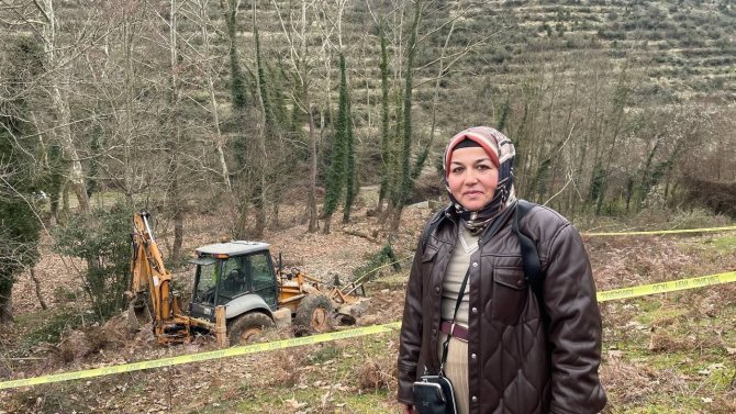 Rüyasının Peşinden Köyüne 2 Bin Km Yol Geldi, Define Aramak İçin Kazıya Başladı