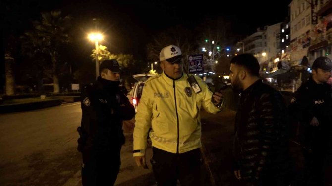 Polis Kurallara Uymayanlara Ceza Yağdırdı