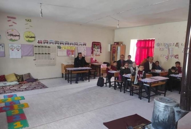 Öğrencileri Okula ’Ev Ortamıyla’ Bağlıyorlar