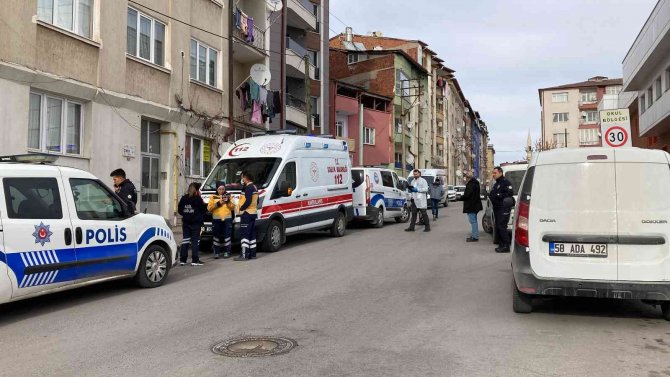 Apartman Dairesinde Ölü Bulundu, 5 Şüpheli Gözaltına Alındı