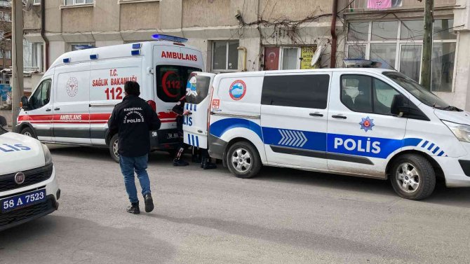 Apartman Dairesinde Ölü Bulundu, 5 Şüpheli Gözaltına Alındı