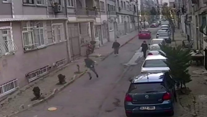 Yolda Yürürken Elindeki Cep Telefonunu Kaptırdı