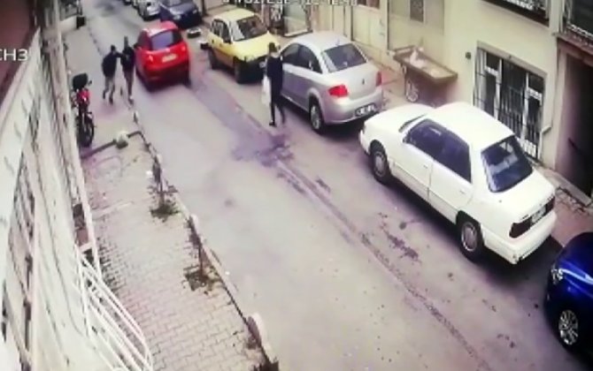 Yolda Yürürken Elindeki Cep Telefonunu Kaptırdı