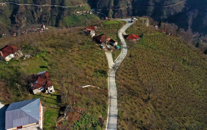 Altınordu’da Beton Yol Çalışmaları Sürüyor