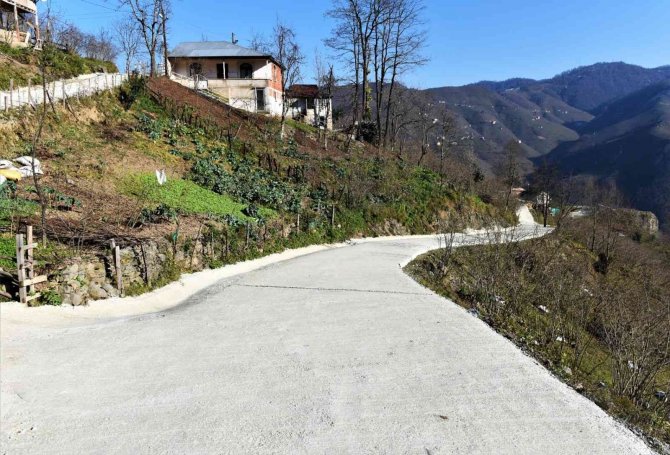 Altınordu’da Beton Yol Çalışmaları Sürüyor