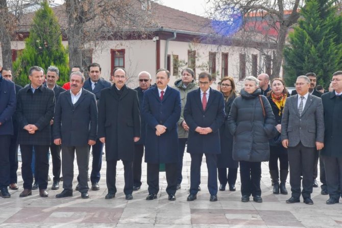 Rektör Beydemir Kitap Bağışında Bulundu