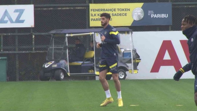 Fenerbahçe’nin Yeni Transferi Samet Akaydin İlk Antrenmanına Çıktı