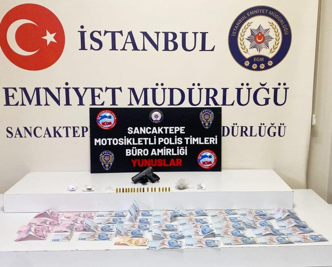 Sancaktepe’de Polisten Kaçan Sürücünün Aracından Uyuşturucu Madde Çıktı